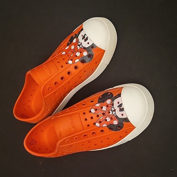 Native| Jefferson Slip on Disney Mini Mouse Shoe Size J2 - Picture 1 of 7